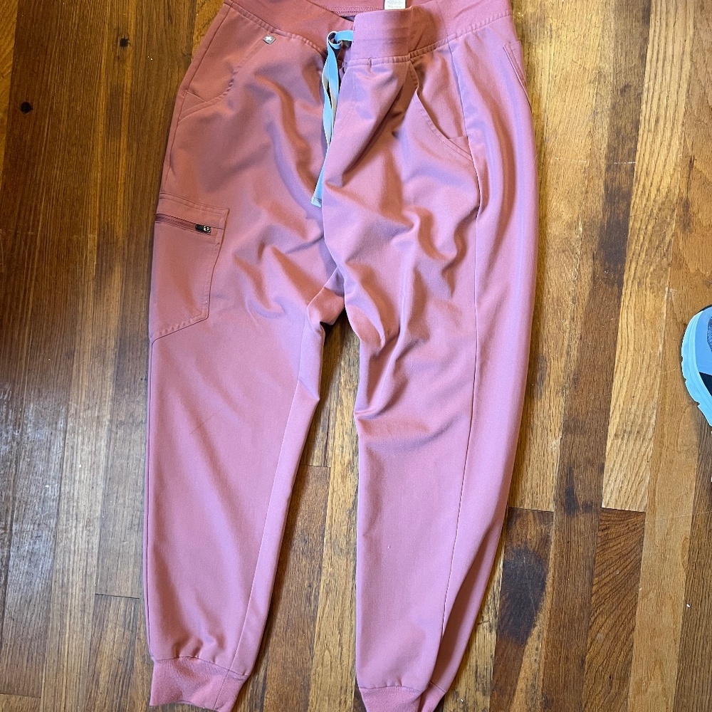 Figs mauve jogger scrub pant